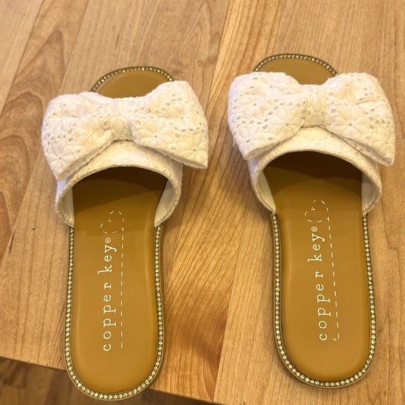 White eyelet girl size 4 slides - Picture 3 of 3